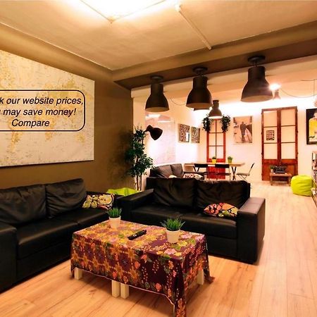 Gracia City Hostel Barcelona Bagian luar foto The interior of a typical hostel