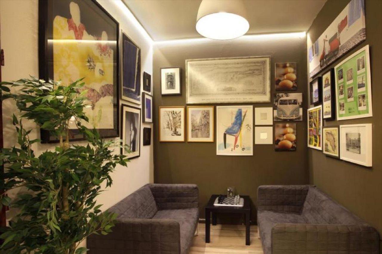 Gracia City Hostel Barcelona Bagian luar foto The interior of the gallery
