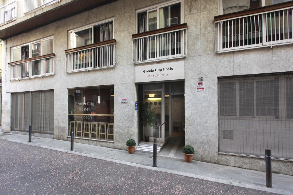 Gracia City Hostel Barcelona Bagian luar foto The headquarters of the Spanish Royal Academy of Music, in Madrid.