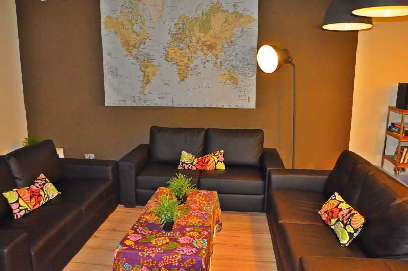 Gracia City Hostel Barcelona Bagian luar foto The common room at the hostel