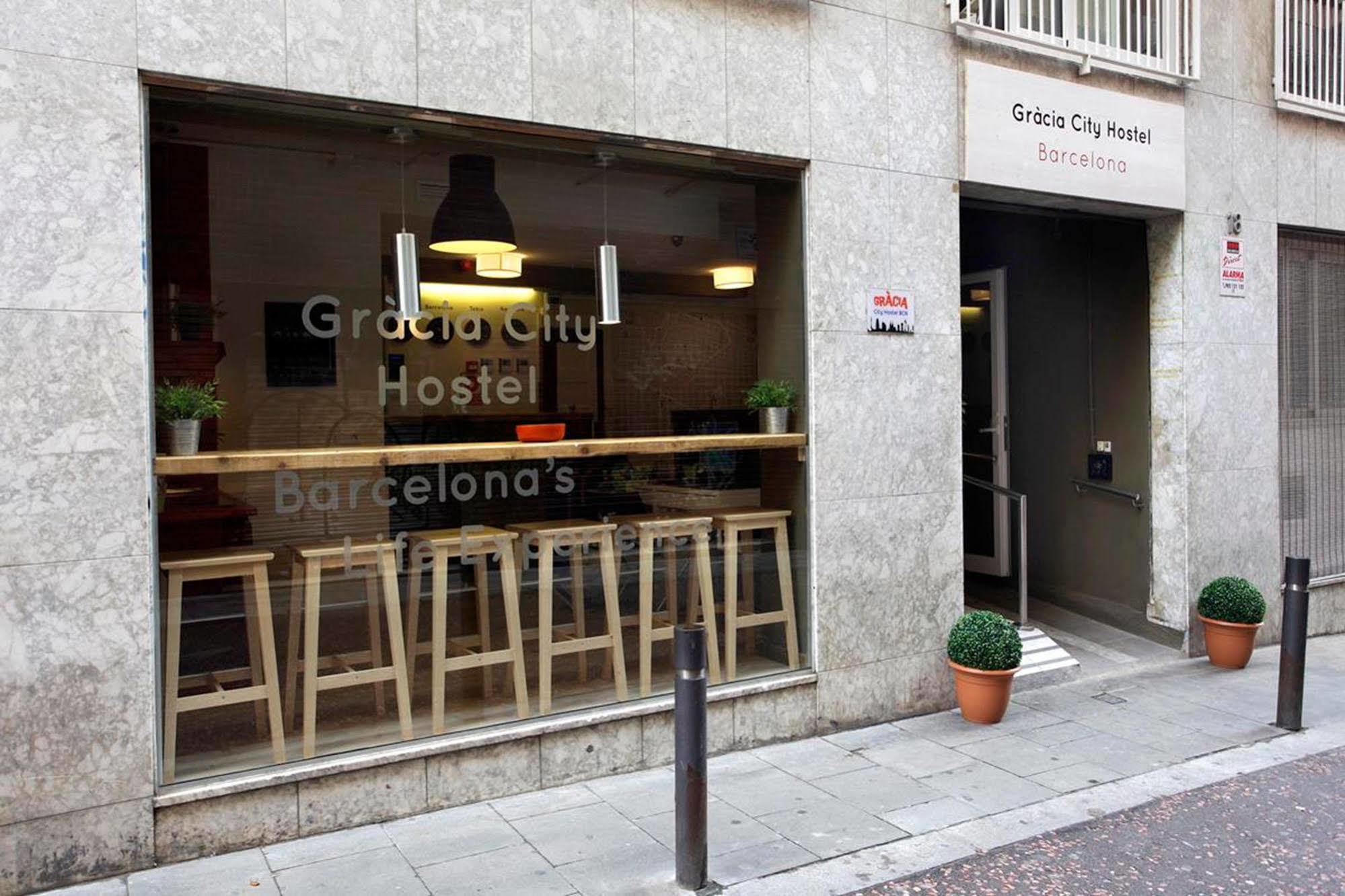 Gracia City Hostel Barcelona Bagian luar foto Hostel in Barcelona