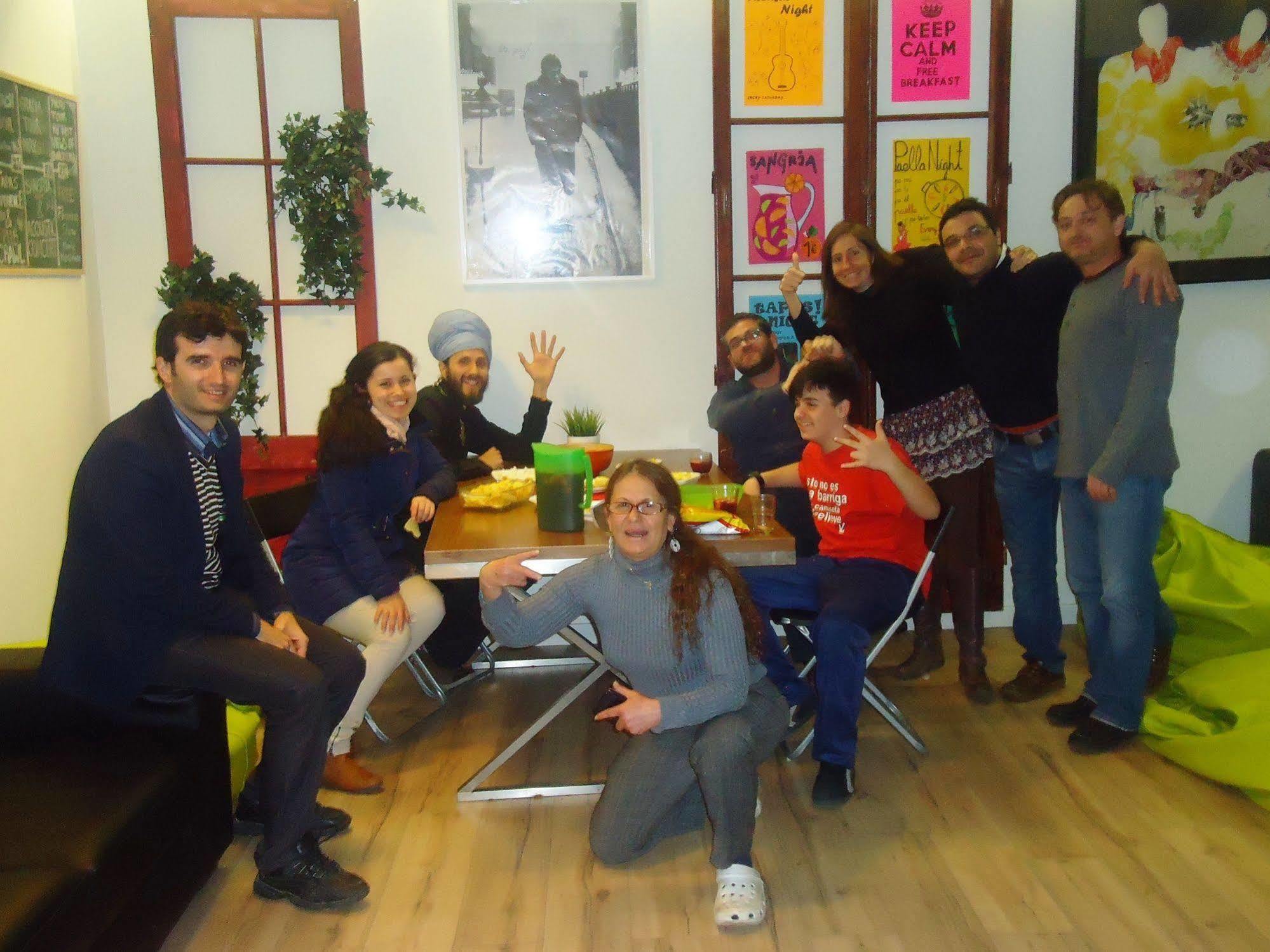 Gracia City Hostel Barcelona Bagian luar foto The staff of the Centre for Media and Communication Studies