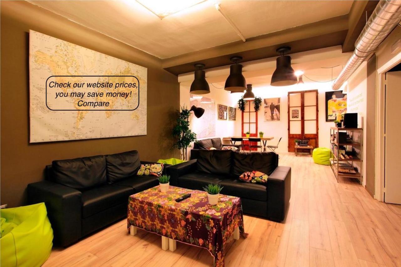 Gracia City Hostel Barcelona Bagian luar foto The interior of a typical hostel