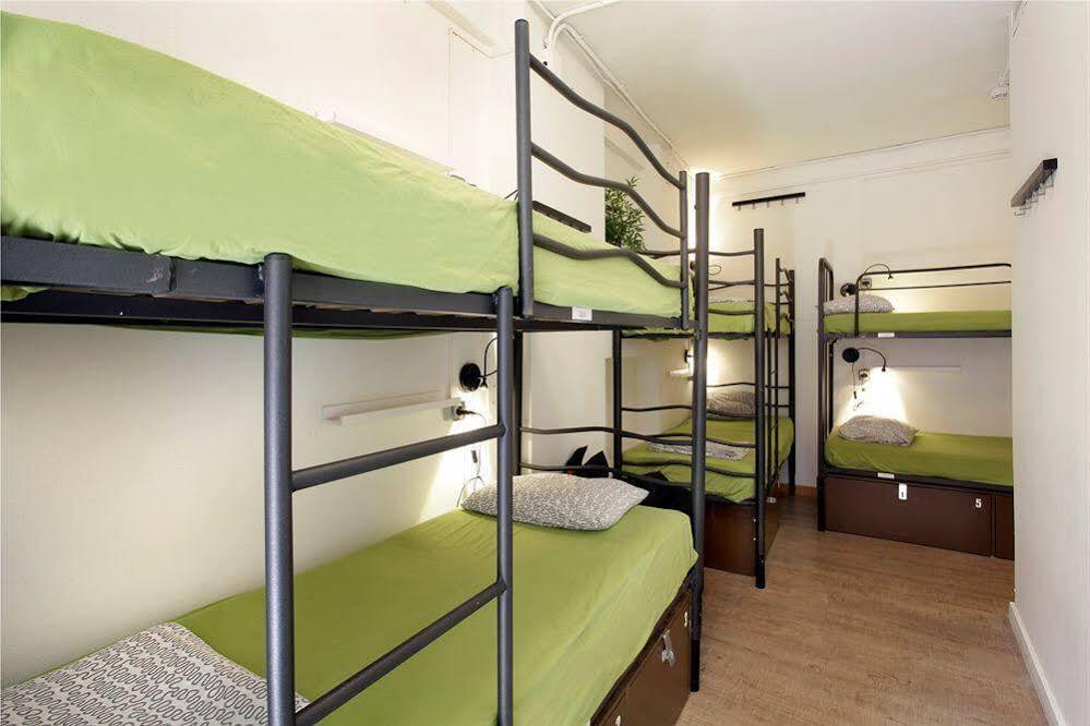 Gracia City Hostel Barcelona Bagian luar foto Hostel in Barcelona